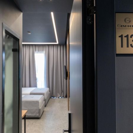 Gest Hotel Radhimë Buitenkant foto