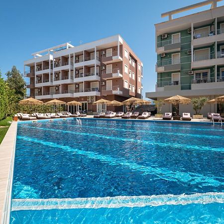 Gest Hotel Radhimë Buitenkant foto