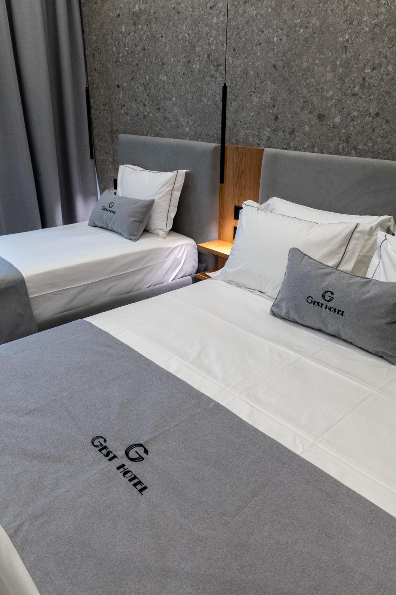Gest Hotel Radhimë Buitenkant foto