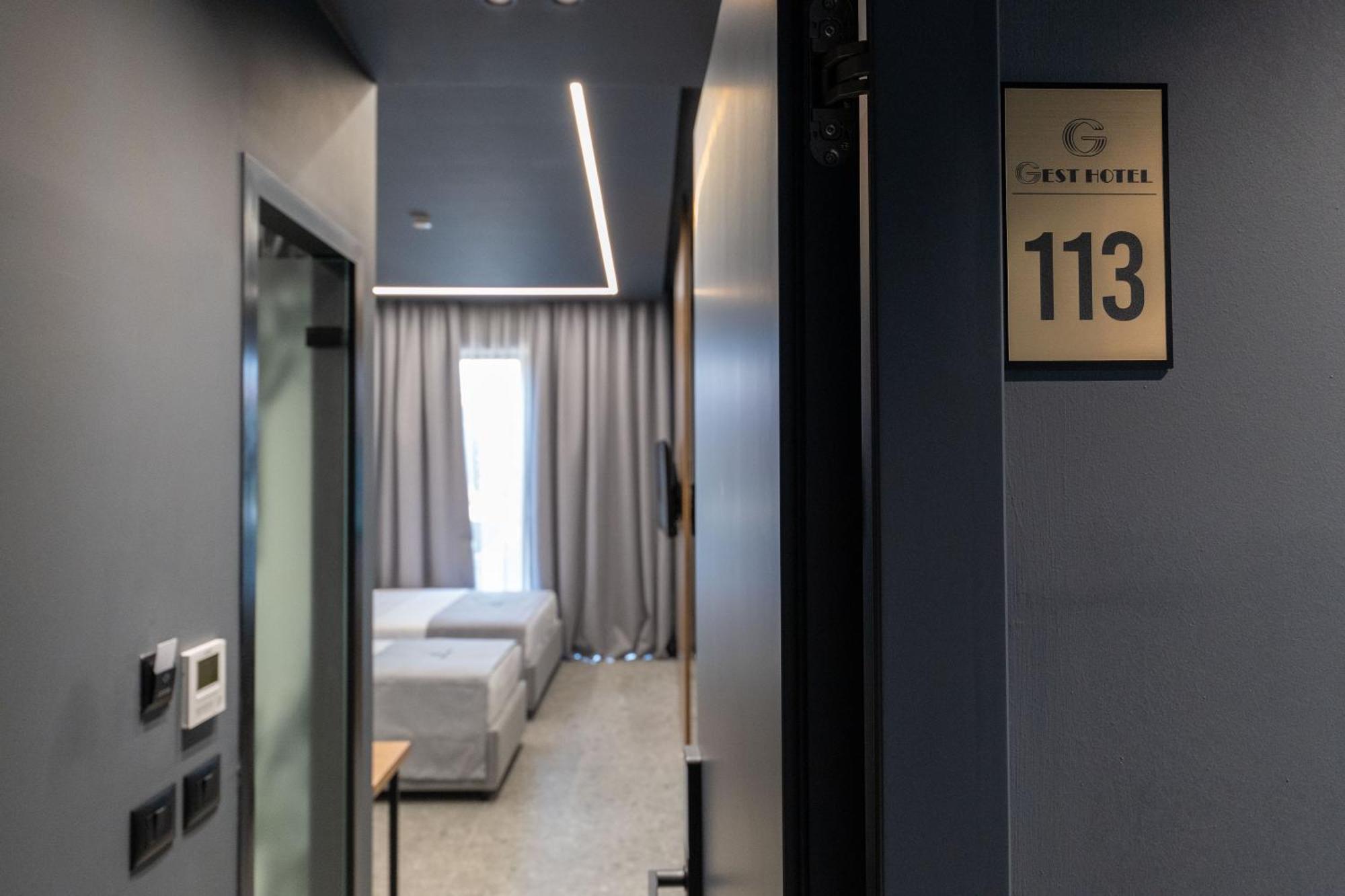 Gest Hotel Radhimë Buitenkant foto