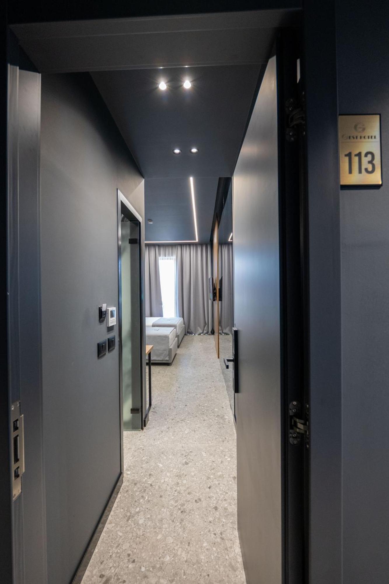 Gest Hotel Radhimë Buitenkant foto