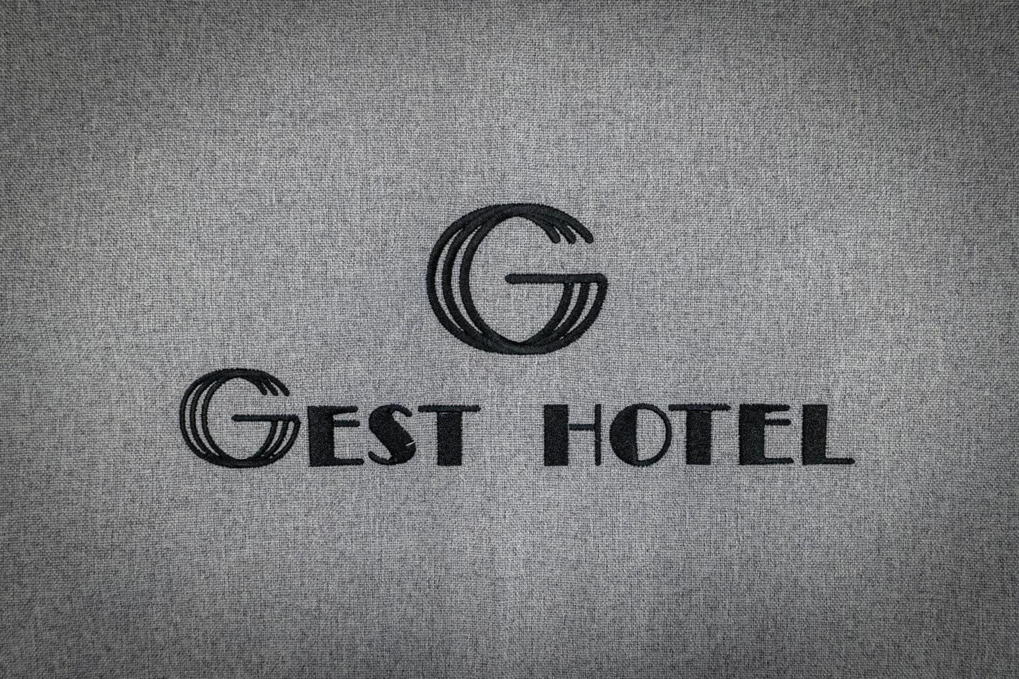 Gest Hotel Radhimë Buitenkant foto