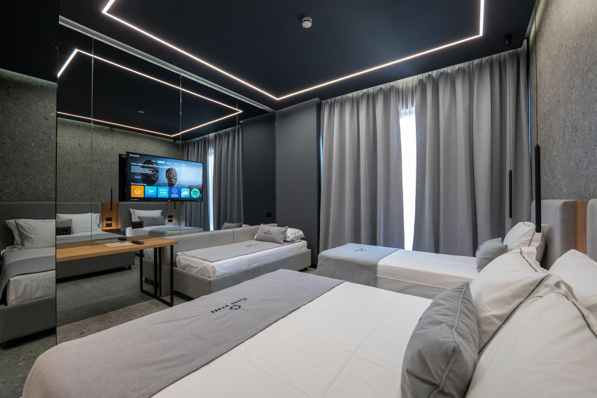 Gest Hotel Radhimë Buitenkant foto