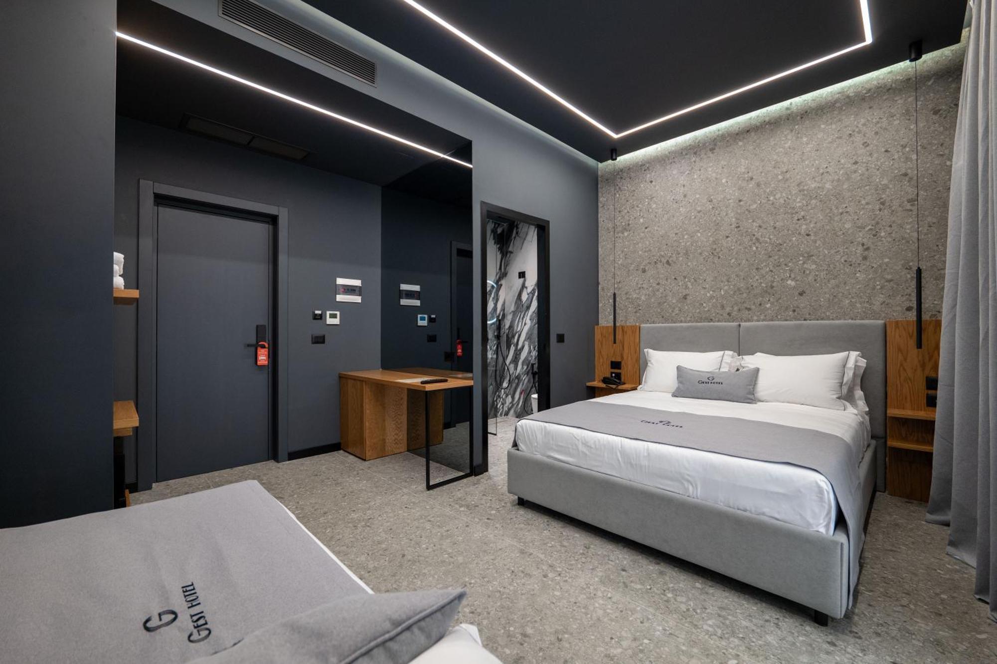 Gest Hotel Radhimë Buitenkant foto