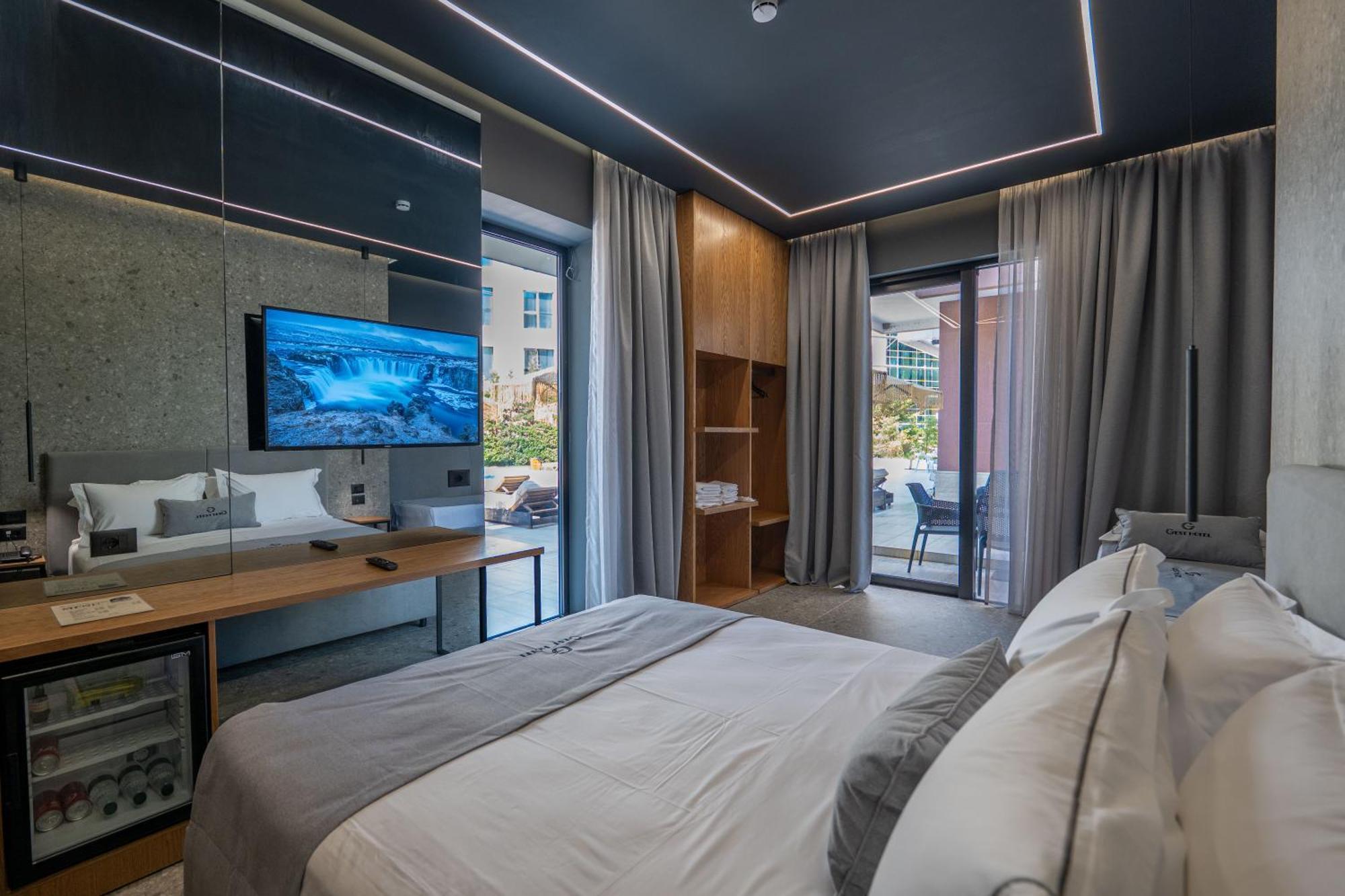 Gest Hotel Radhimë Buitenkant foto