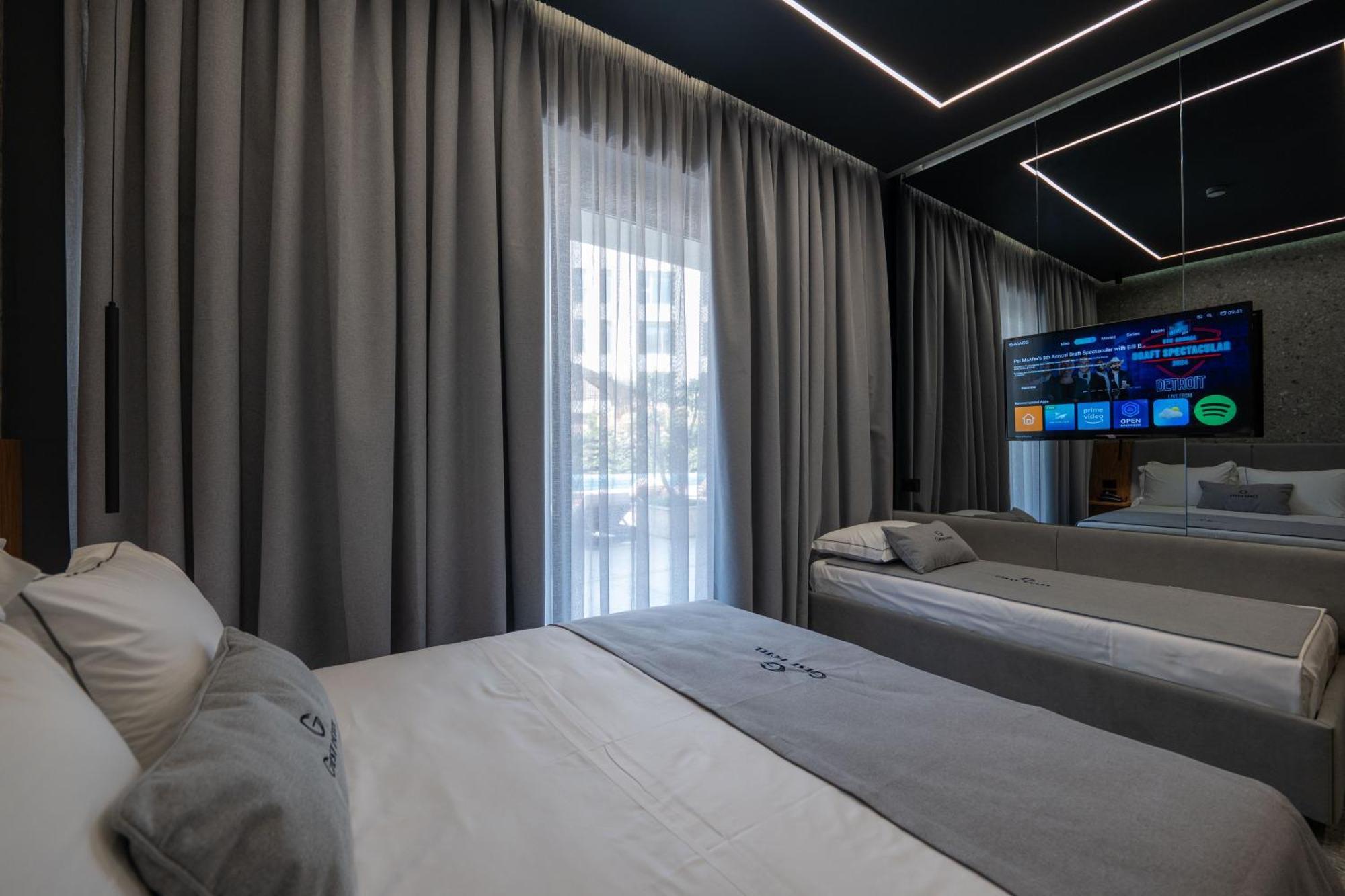 Gest Hotel Radhimë Buitenkant foto