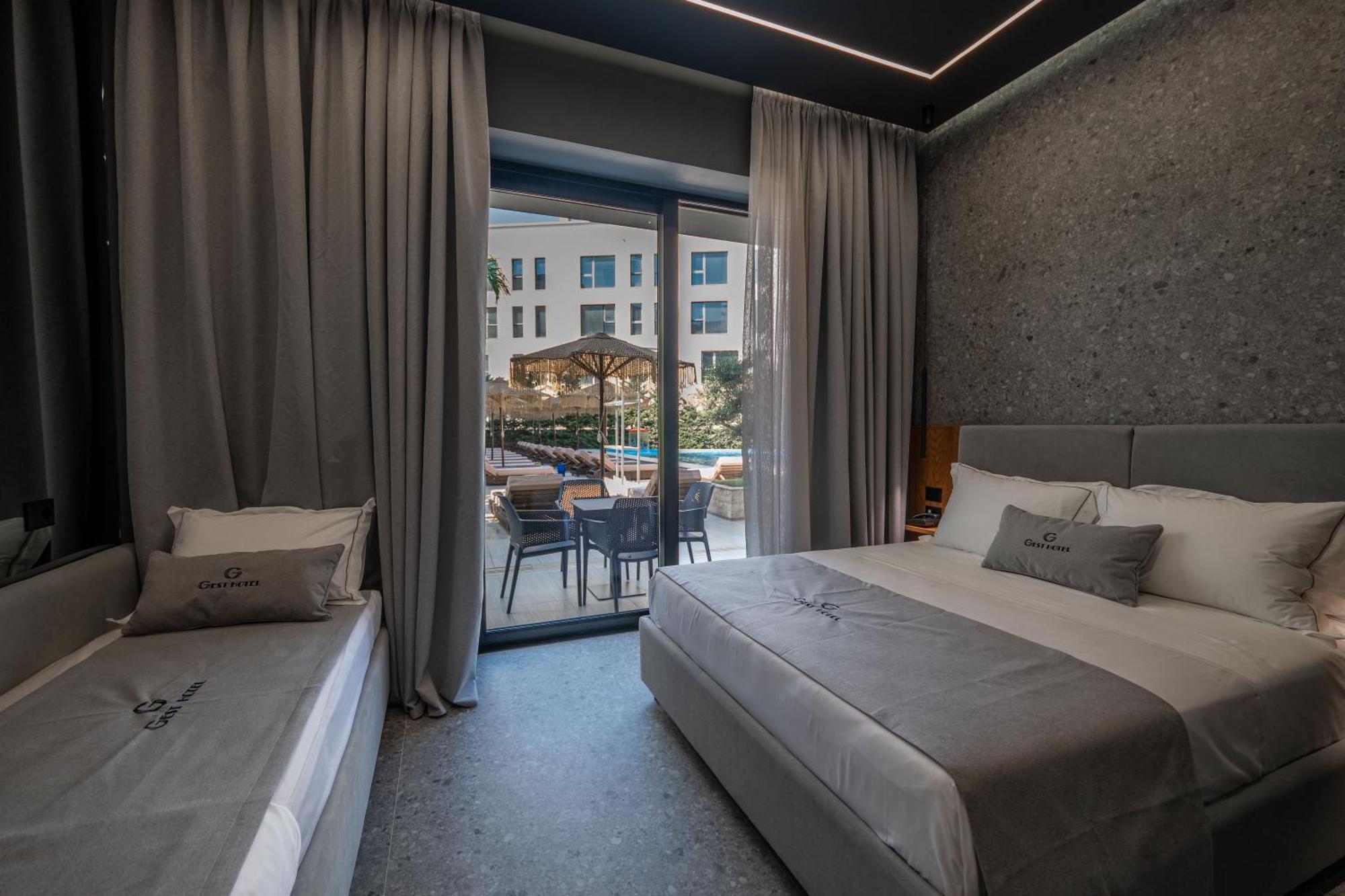 Gest Hotel Radhimë Buitenkant foto