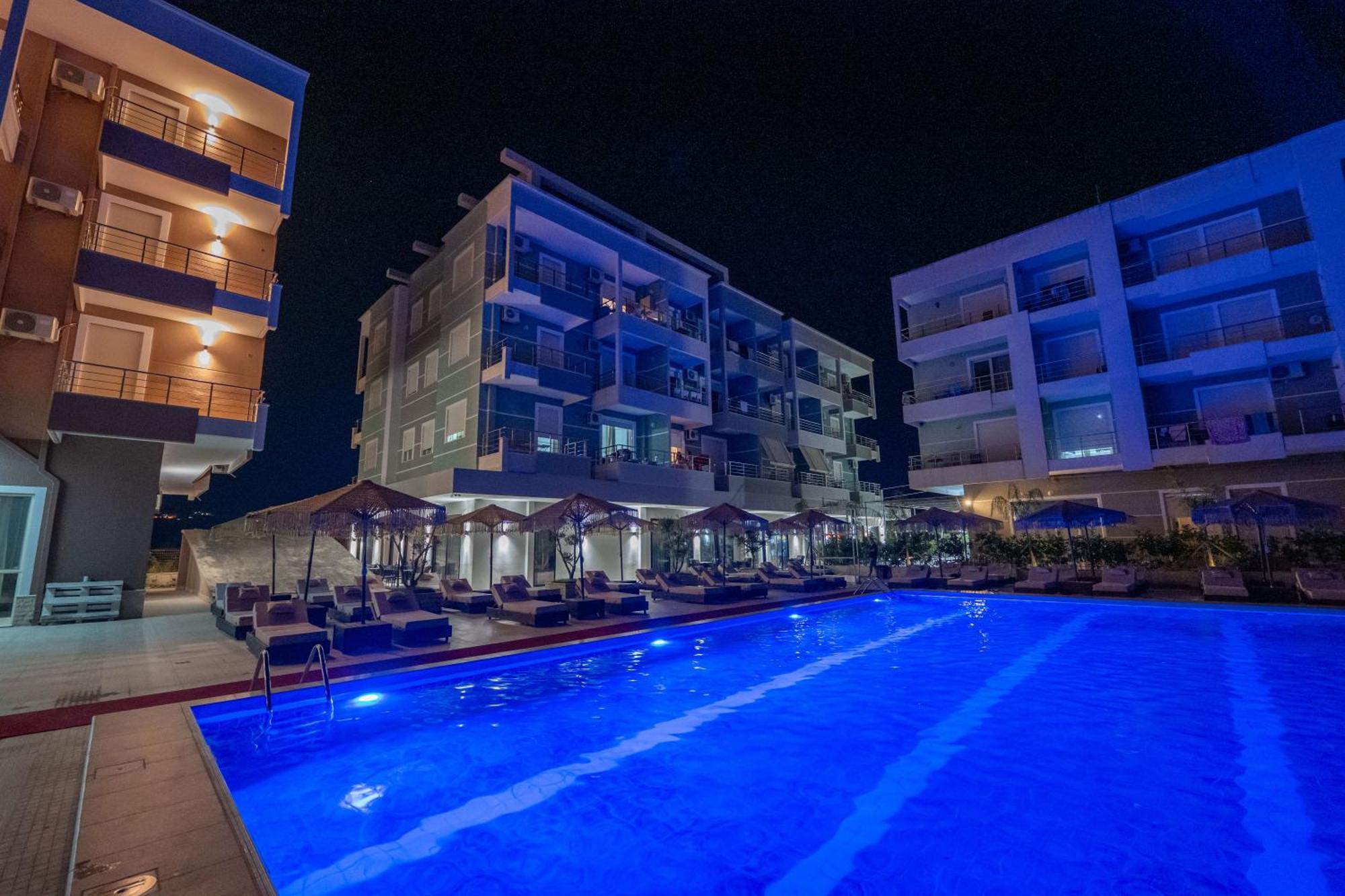 Gest Hotel Radhimë Buitenkant foto