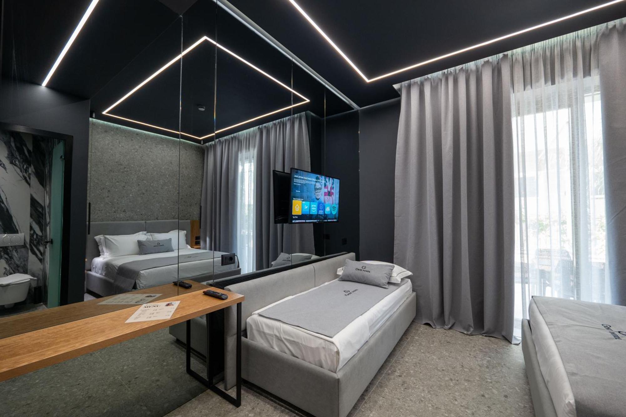 Gest Hotel Radhimë Buitenkant foto