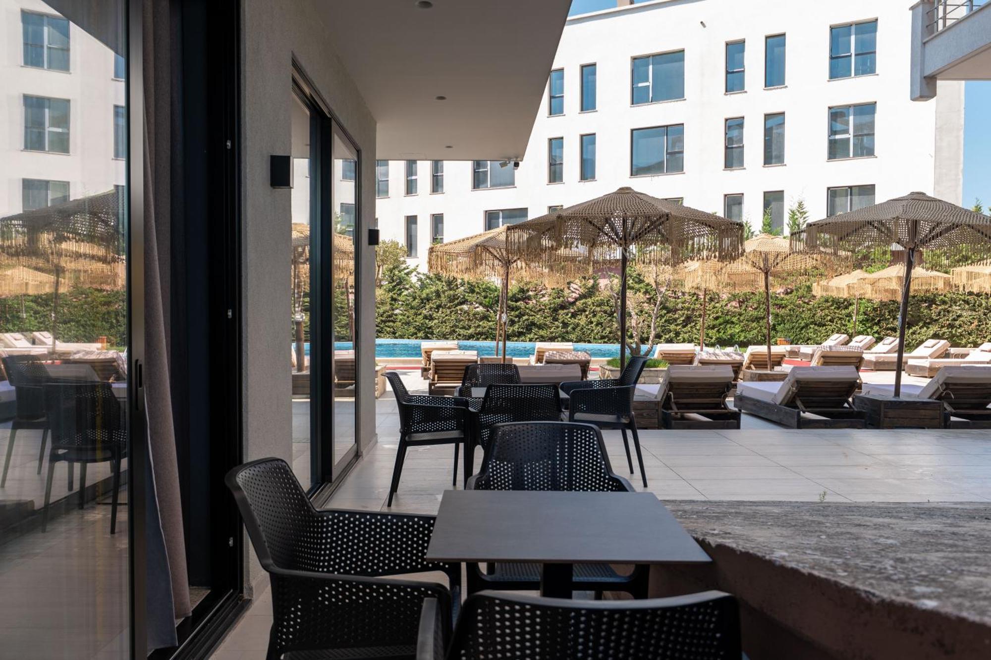 Gest Hotel Radhimë Buitenkant foto