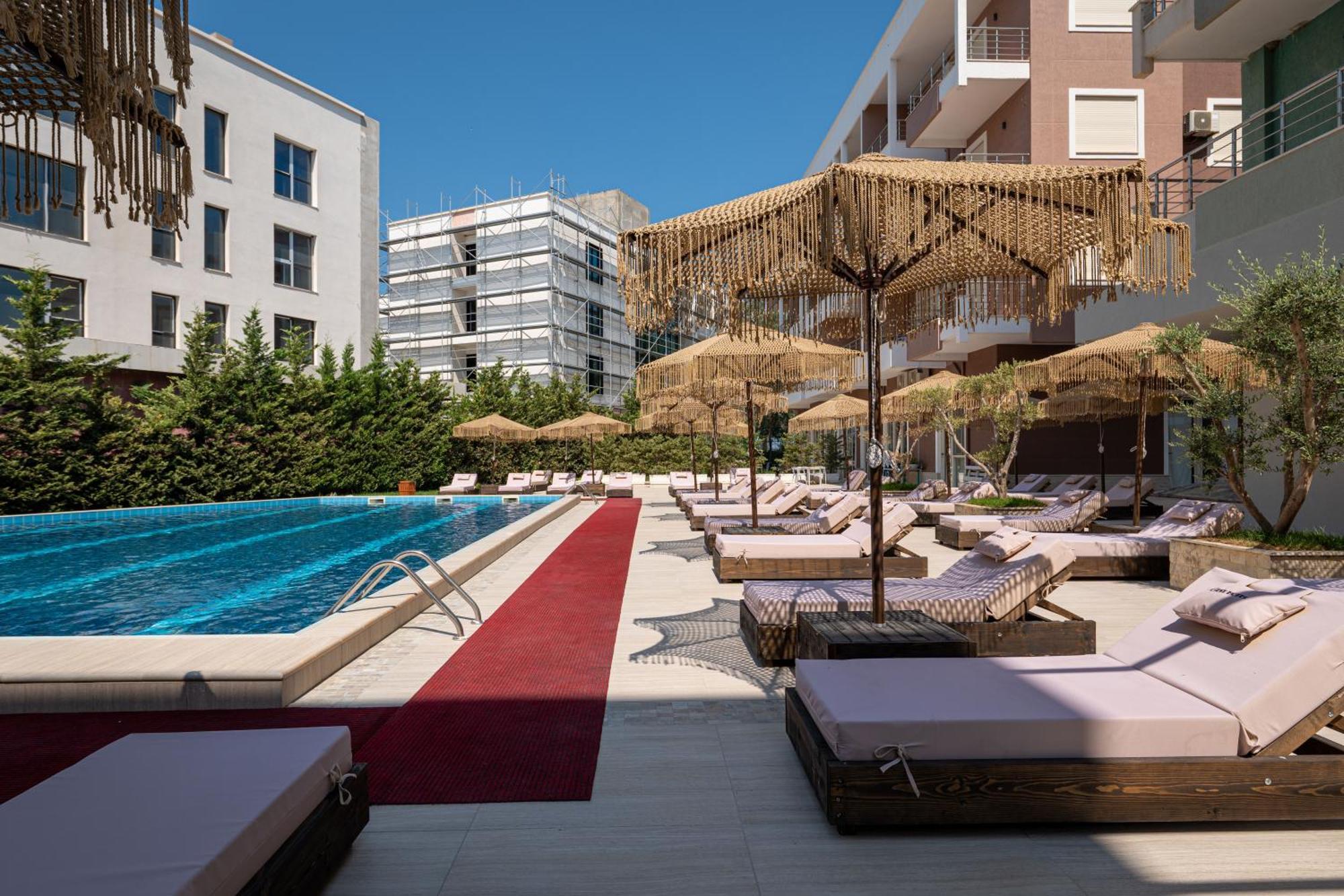 Gest Hotel Radhimë Buitenkant foto