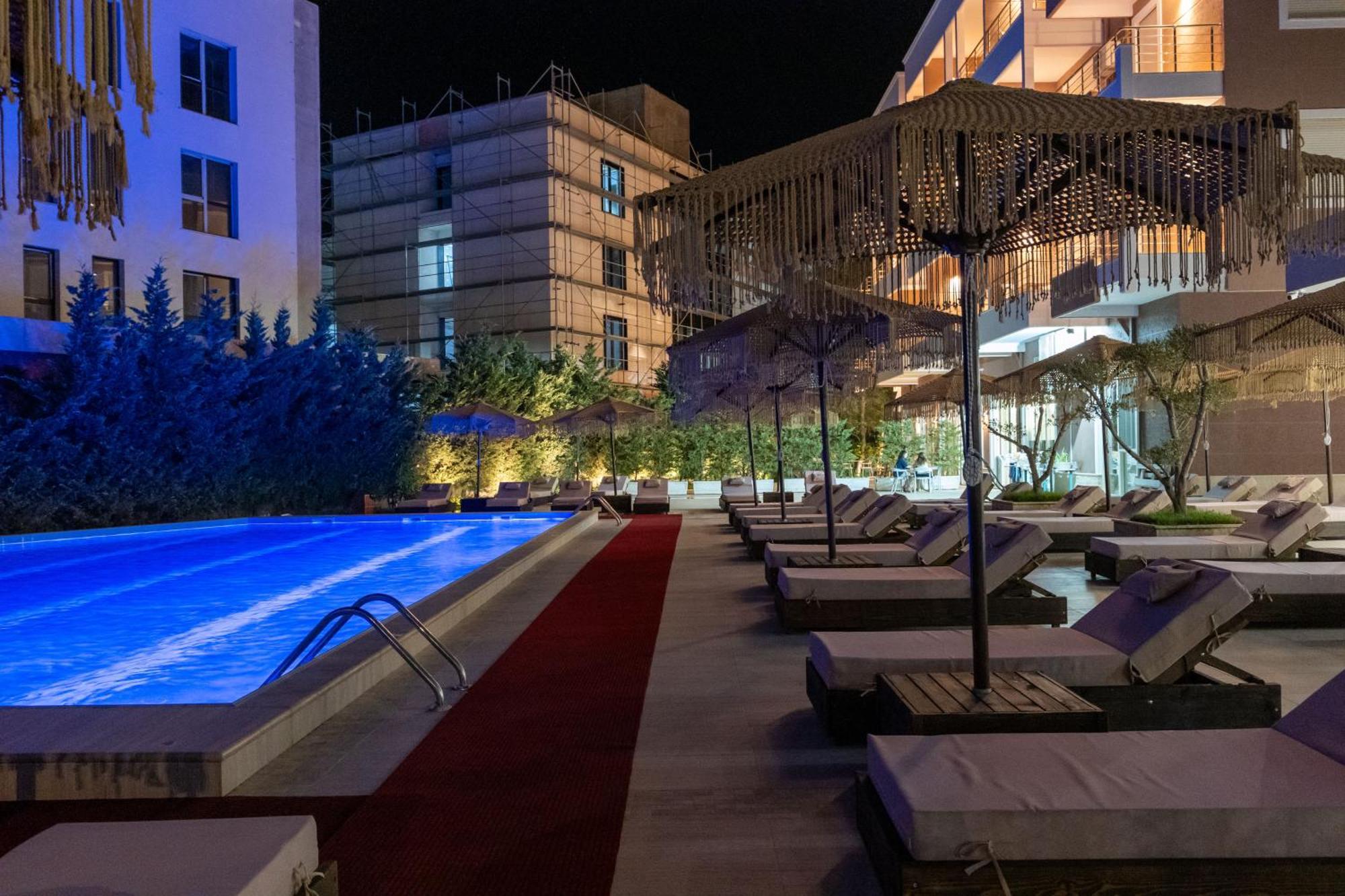 Gest Hotel Radhimë Buitenkant foto