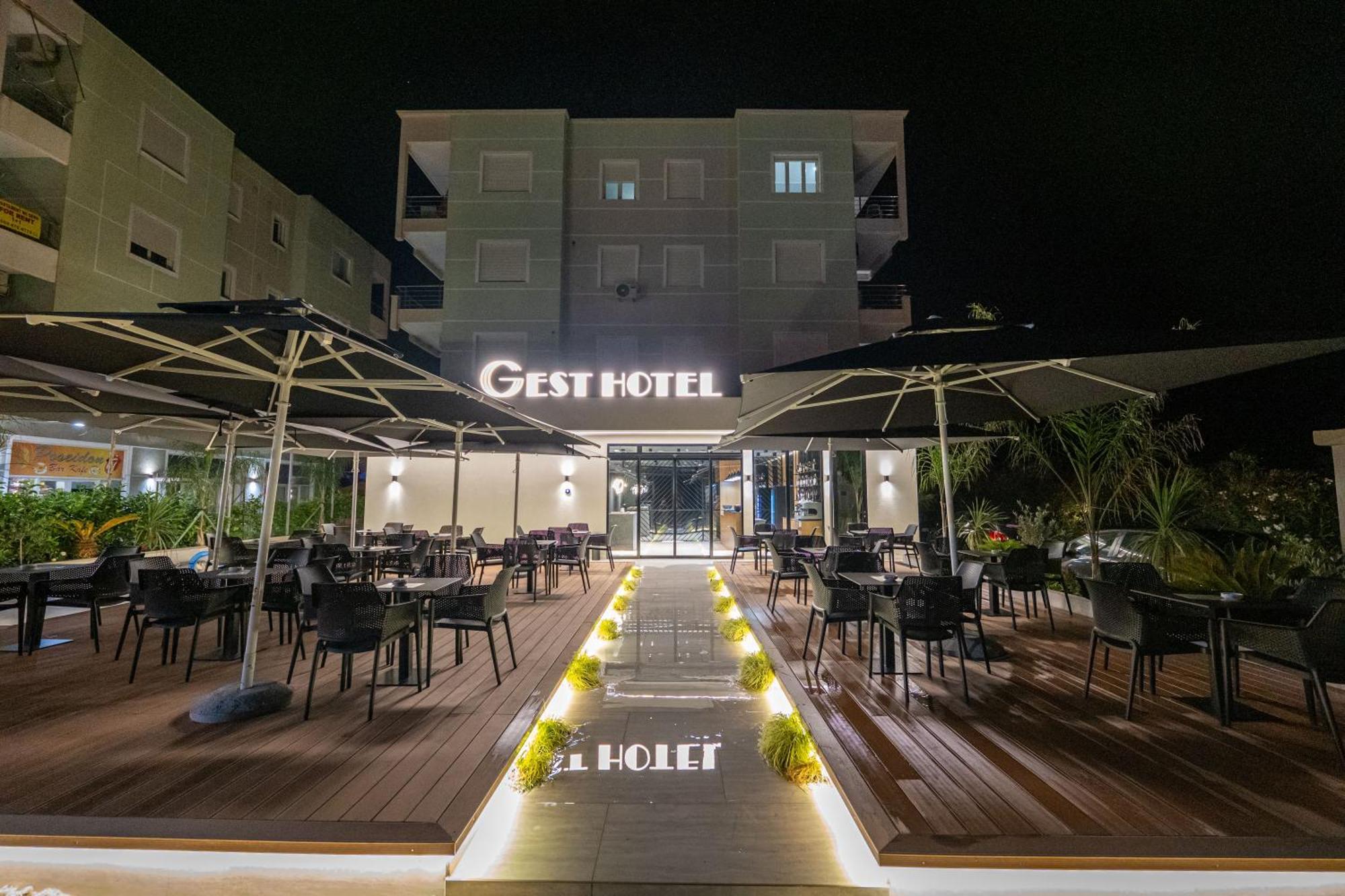 Gest Hotel Radhimë Buitenkant foto