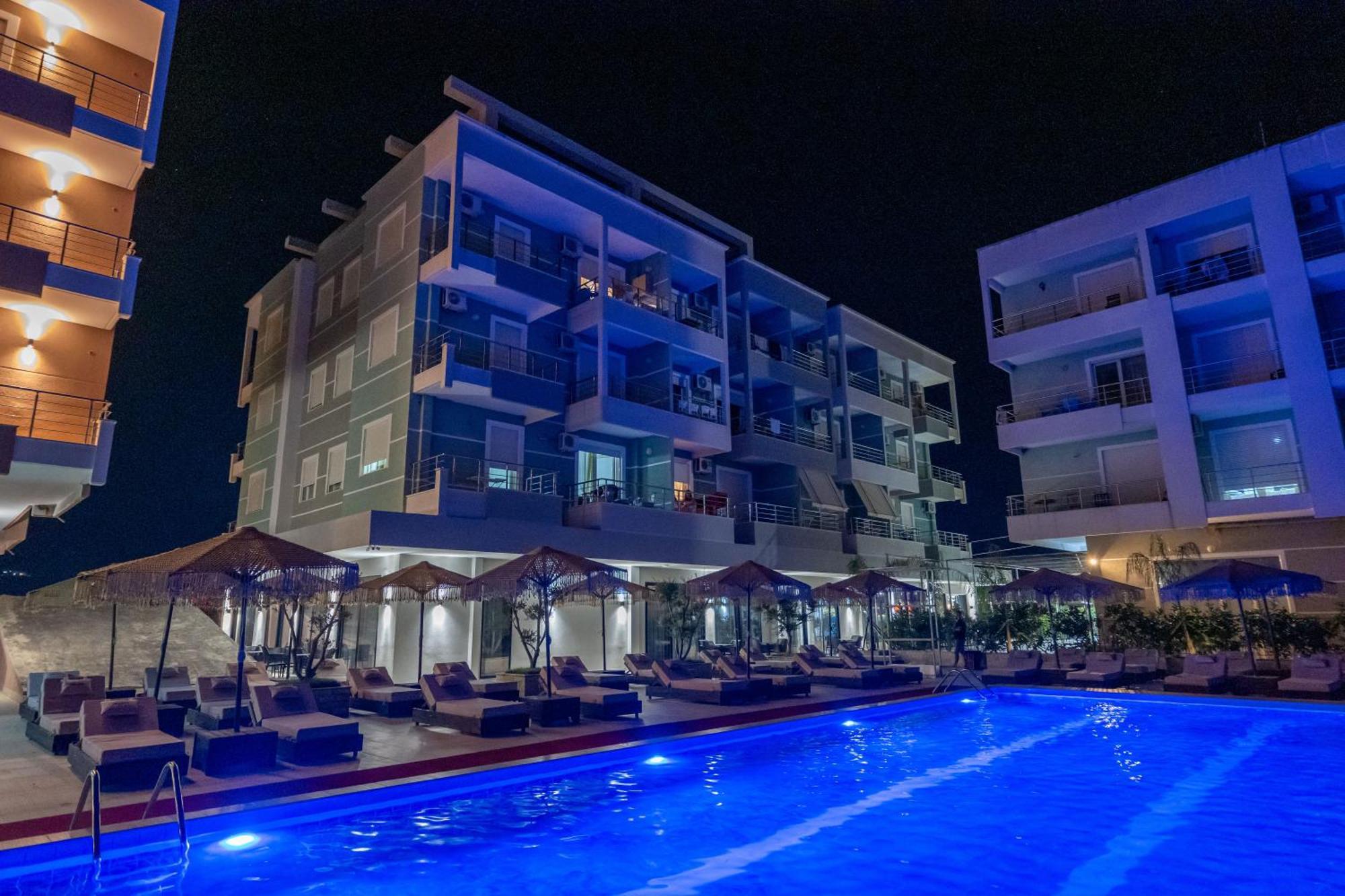 Gest Hotel Radhimë Buitenkant foto